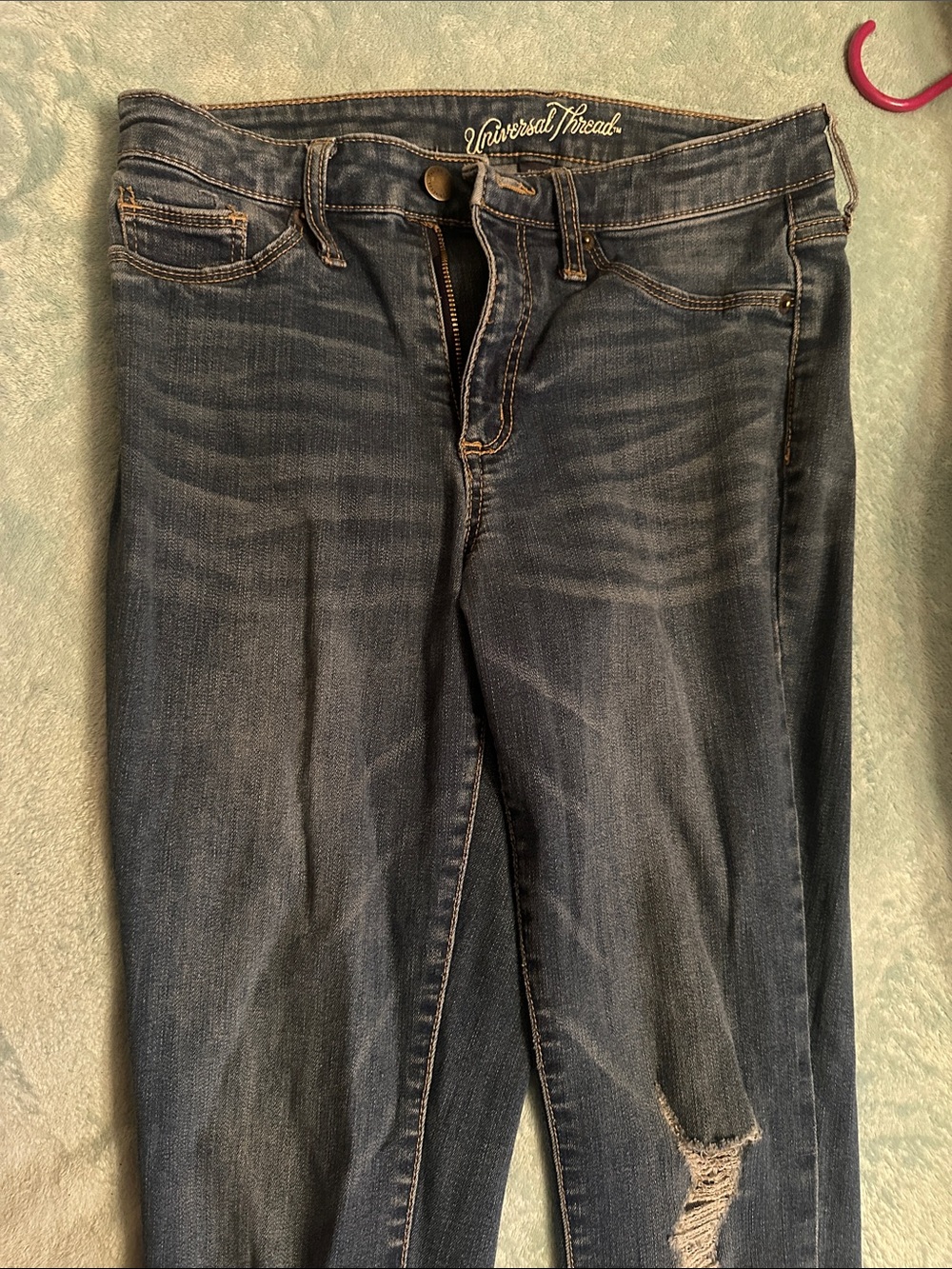 Universal Thread Women's Dark Wash Skinny Jeans with Knee Distressy